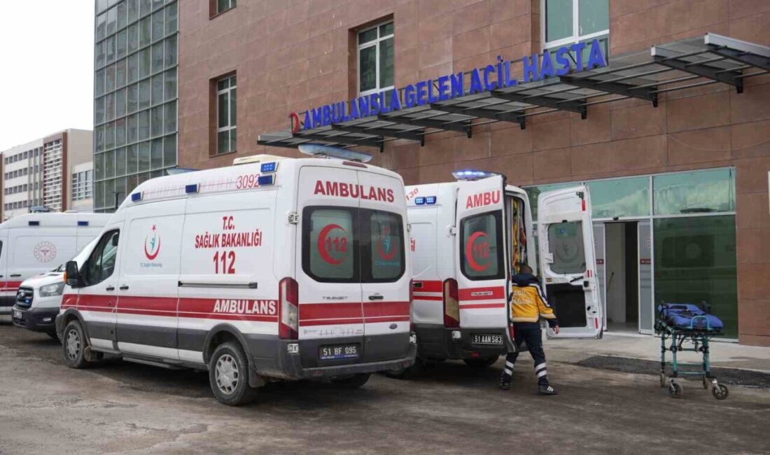 Niğde’de Çatıda Elektrik Akımına Kapılan İşçi 8 Metreden Düştü Niğde'nin Edikli beldesinde 45 yaşındaki T.B., çatıda çalışırken elindeki demir