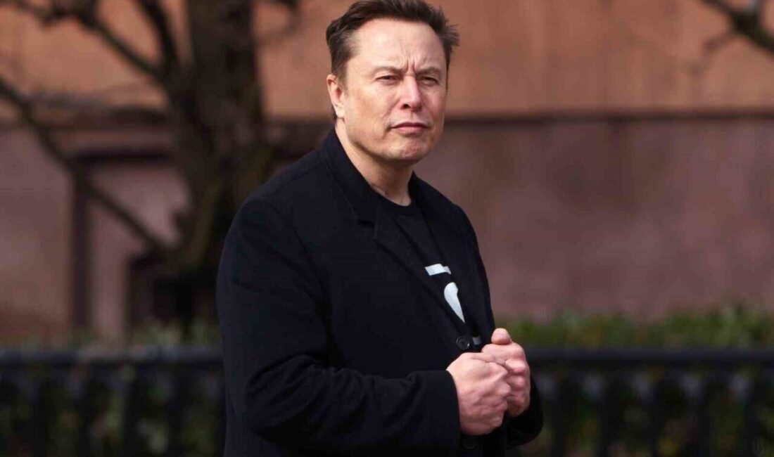 Elon Musk’tan Polonyalı Bakan’a Sert Yanıt: “Sessiz Ol, Küçük Adam!” Elon Musk, Starlink'in Ukrayna için kritik olduğunu belirten Radoslaw Sikorski'ye
