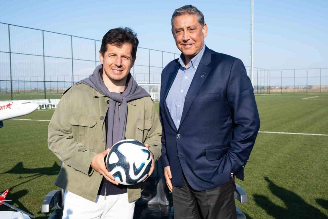 Antalyaspor'un teknik direktörü Emre Belözoğlu ve Corendon Turizm Grubu Yönetim