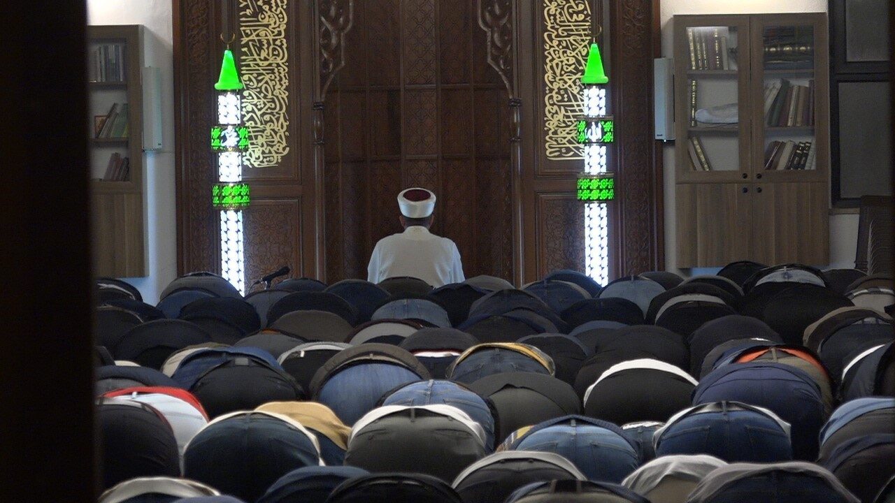 Kırklareli'de Osmanlı geleneği olan Enderun usulü teravih namazı, Ulu Camii'nde