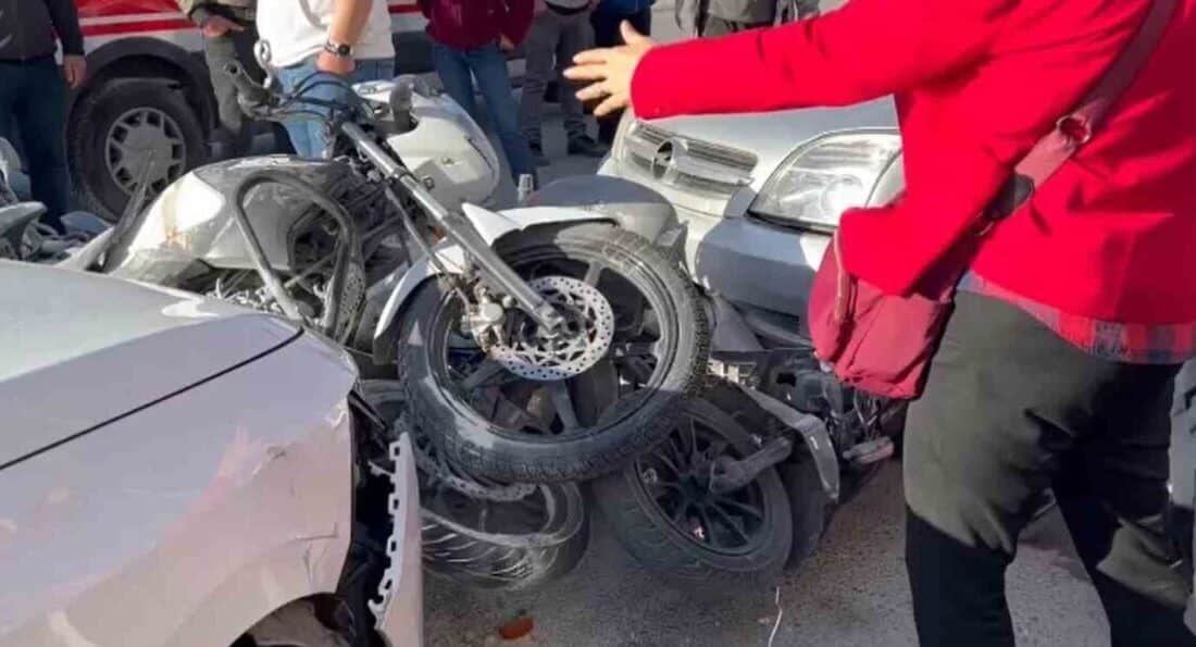 Ayvalık’ta Epilepsi Nöbeti Geçiren Motosiklet Sürücüsü Kaza Yaptı Balıkesir'in Ayvalık ilçesinde motosiklet süren bir epilepsi hastası nöbet geçirerek