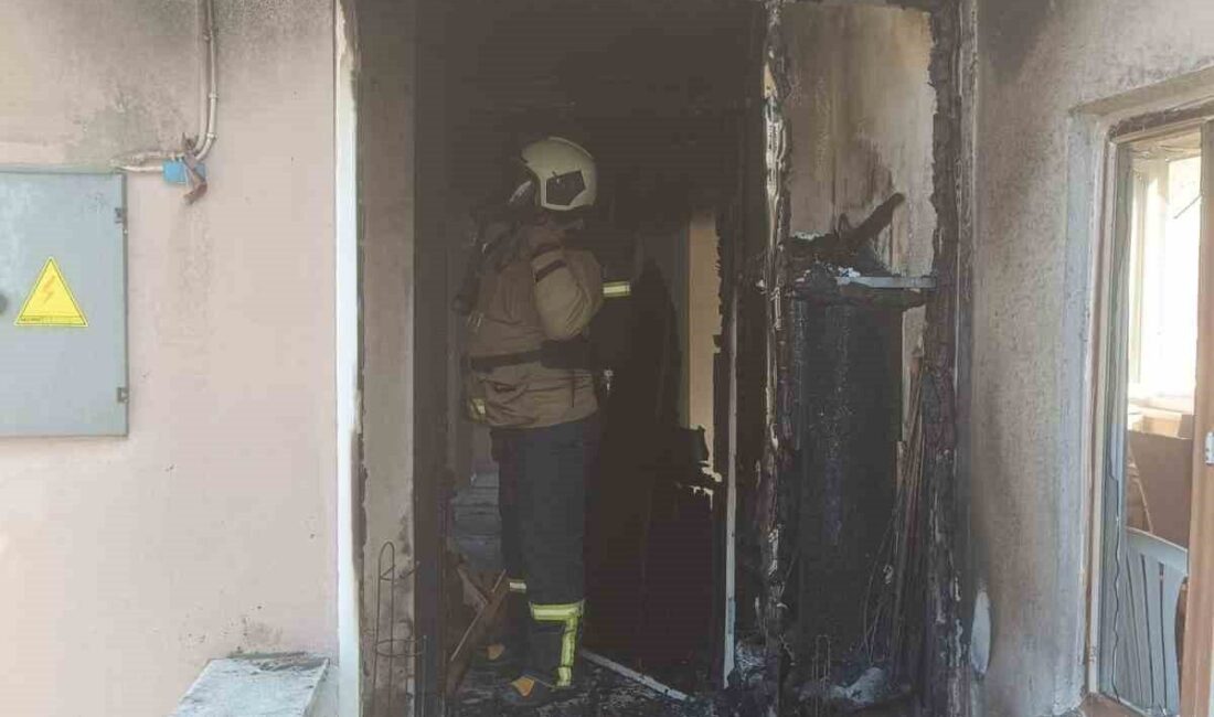 Erdek’te Elektrik Kontağından Kaynaklanan Yangın, İtfaiyenin Hızlı Müdahalesiyle Kontrol Altına Alındı Balıkesir'in Erdek ilçesindeki Turan Mahallesi'nde bir evde çıkan yangın, elektrik
