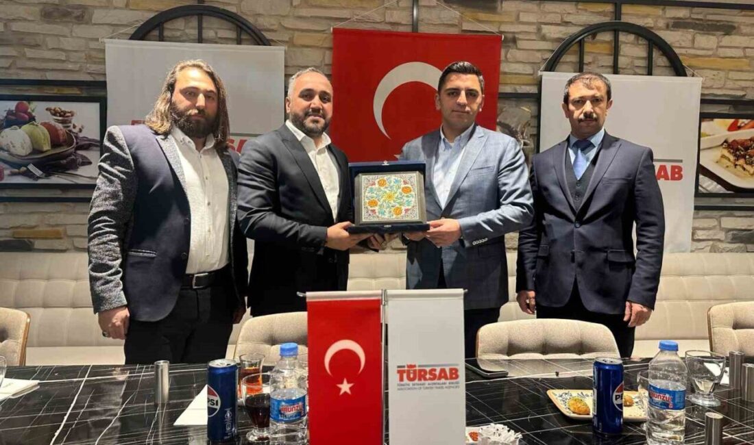Erzincan’daki Seyahat Acenteleri, Ergan Dağı’nda Geleneksel İftar Buluşmasında Bir Araya Geldi Erzincan'da seyahat acenteleri, Ergan Dağı'nda düzenlenen iftar programında bir araya