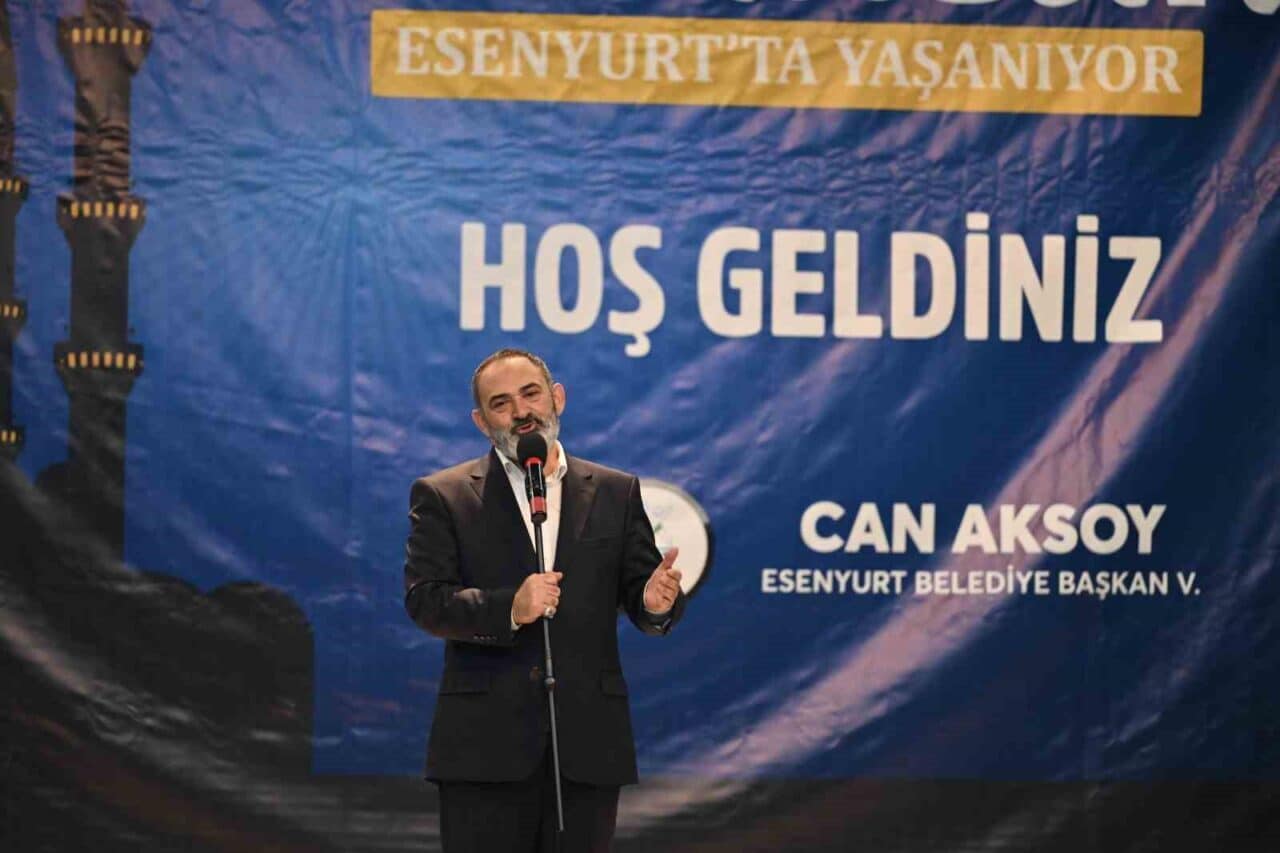 Esenyurt Belediyesi'nin Ramazan etkinliklerinde şair Dursun Ali Erzincanlı, Nazım Hikmet