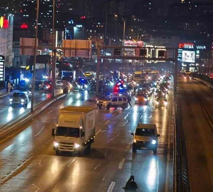 Esenyurt'ta alkollü sürücü, polisin "dur" ihtarına uymayarak Avcılar'a kaçtı. Takip