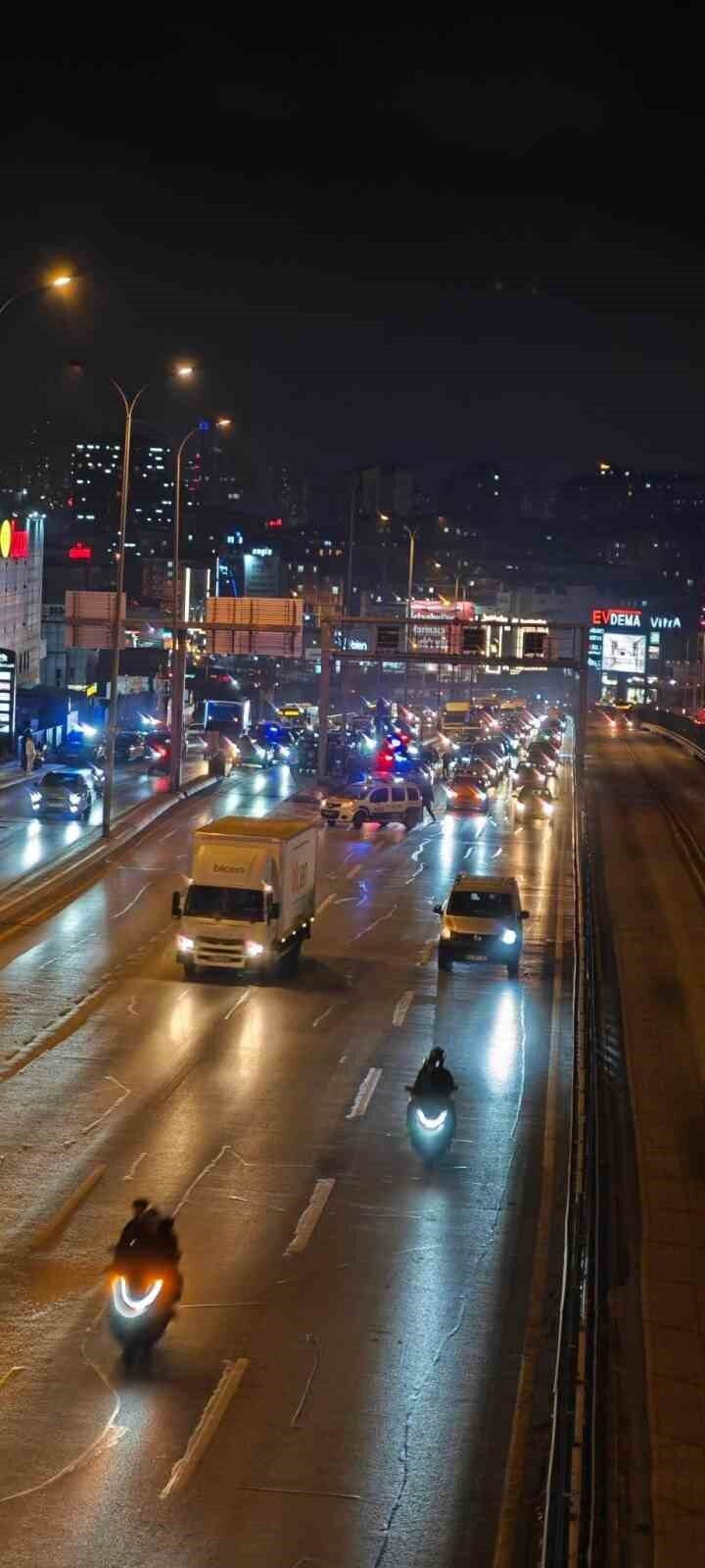 Esenyurt'ta alkollü sürücü, polisin "dur" ihtarına uymayarak Avcılar'a kaçtı. Takip