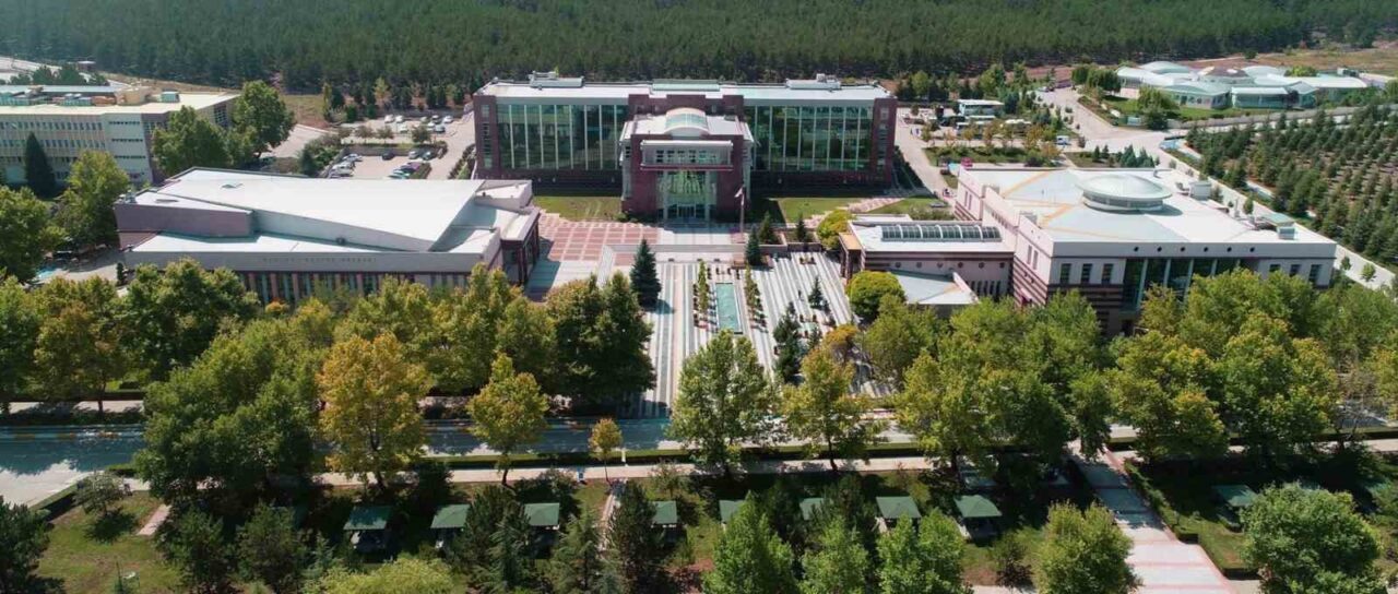 Eskişehir Osmangazi Üniversitesi, kadınların akademik ve idari yönetimdeki etkin temsiliyle
