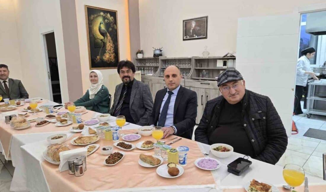 EYSEN Kayseri Şubesi Üyeleri İftar Sofrasında Buluştu Eğitim Yöneticileri ve Çalışanları Sendikası (EYSEN) Kayseri Şubesi, iftar yemeğinde