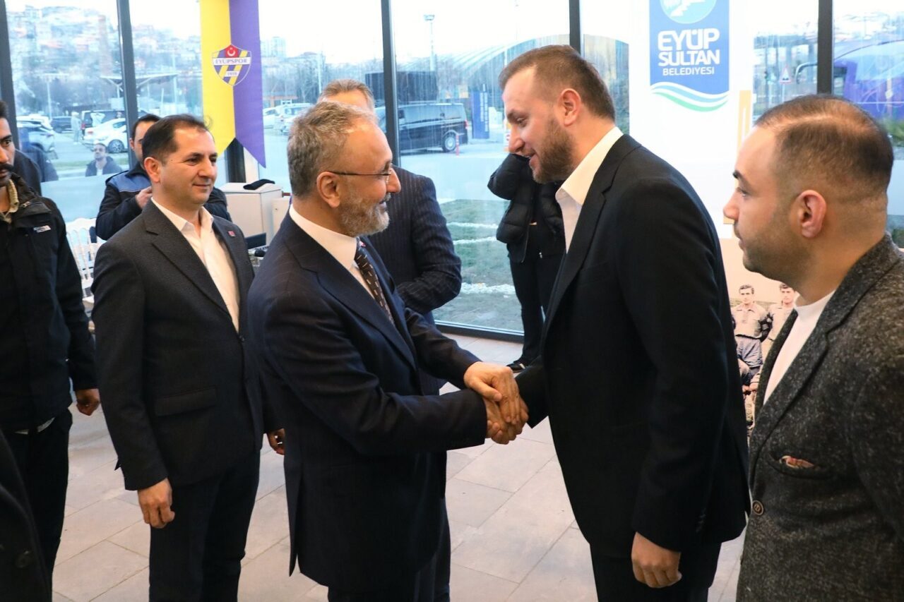 Eyüpsultan Belediyesi, Eyüpspor Kulübü için iftar yemeği düzenledi. Başkan Dr.