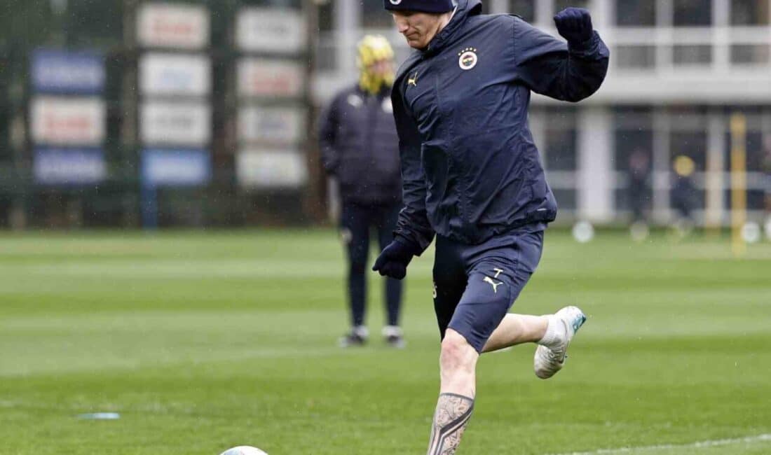 Fenerbahçe, akşam saatlerinde antrenmanını tamamladı. Fenerbahçe, akşam saatlerinde Can Bartu Tesisleri’nde Teknik Direktör Jose Mourinho