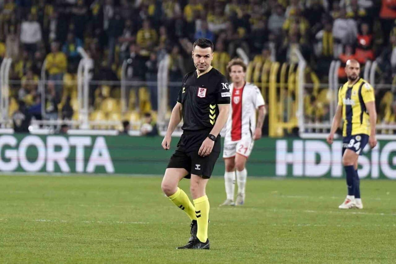 Ziraat Türkiye Kupası çeyrek finalinde maçları yönetecek hakemler belirlendi. Fenerbahçe-Galatasaray