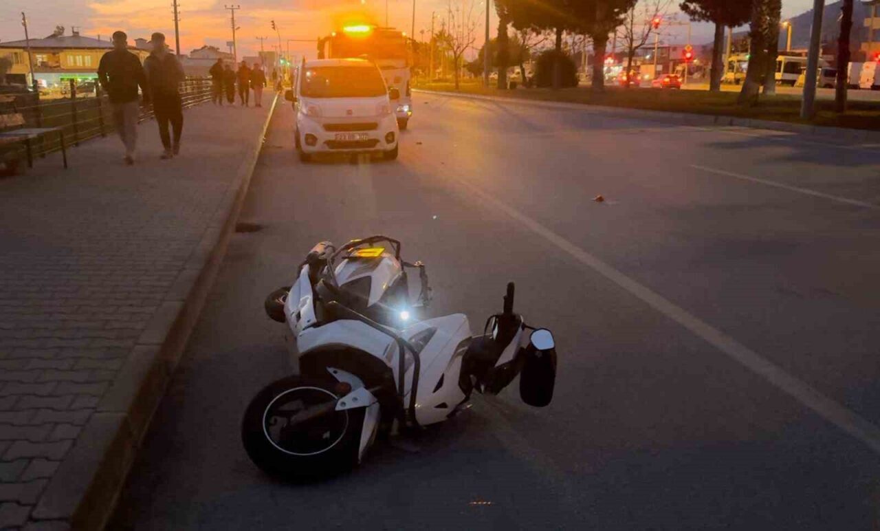 Muğla'nın Fethiye ilçesinde, otomobil ve motosikletin çarpışmasının ardından Beşir El