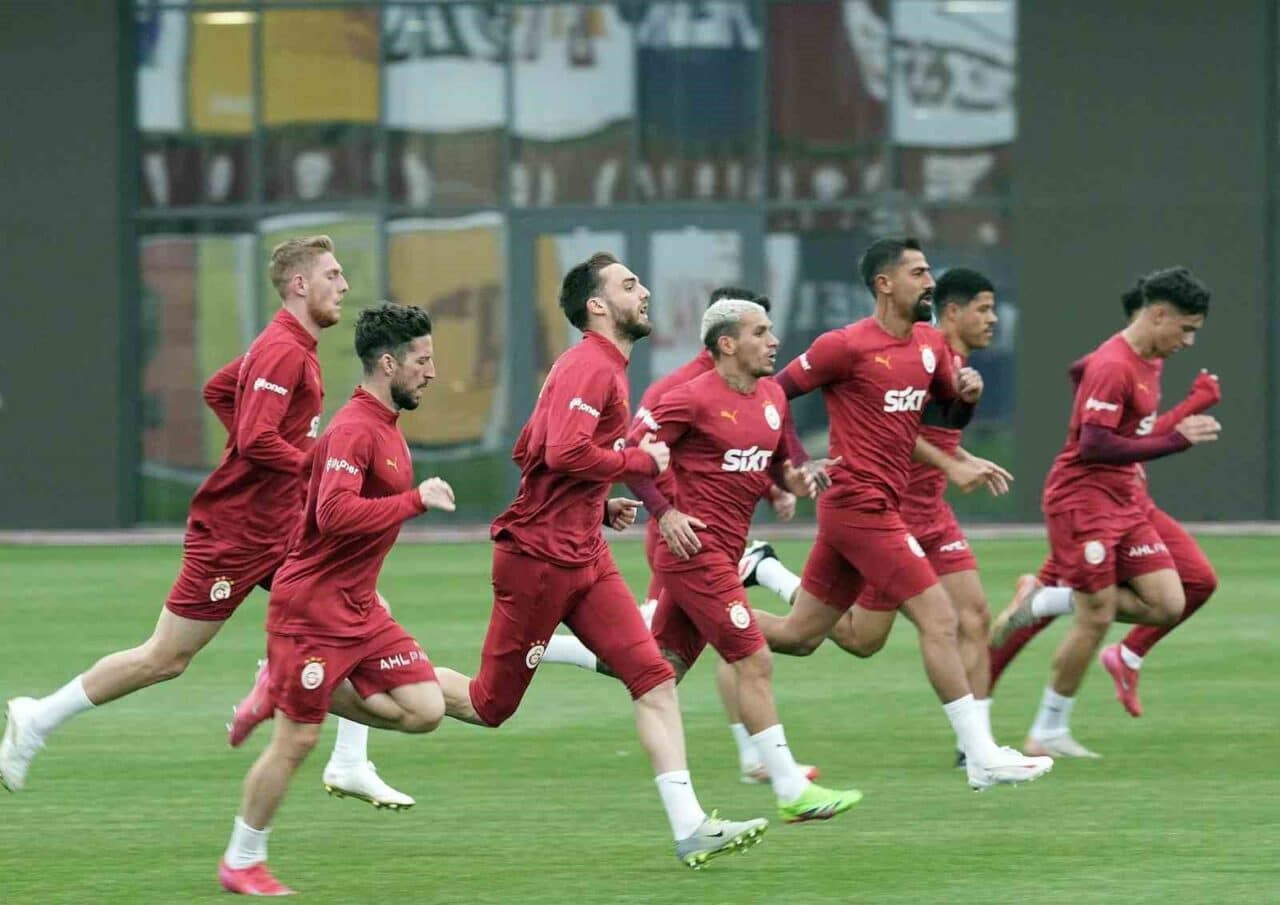 Galatasaray, Beşiktaş ile oynayacağı derbi maçı için hazırlıklarına Kemerburgaz Metin