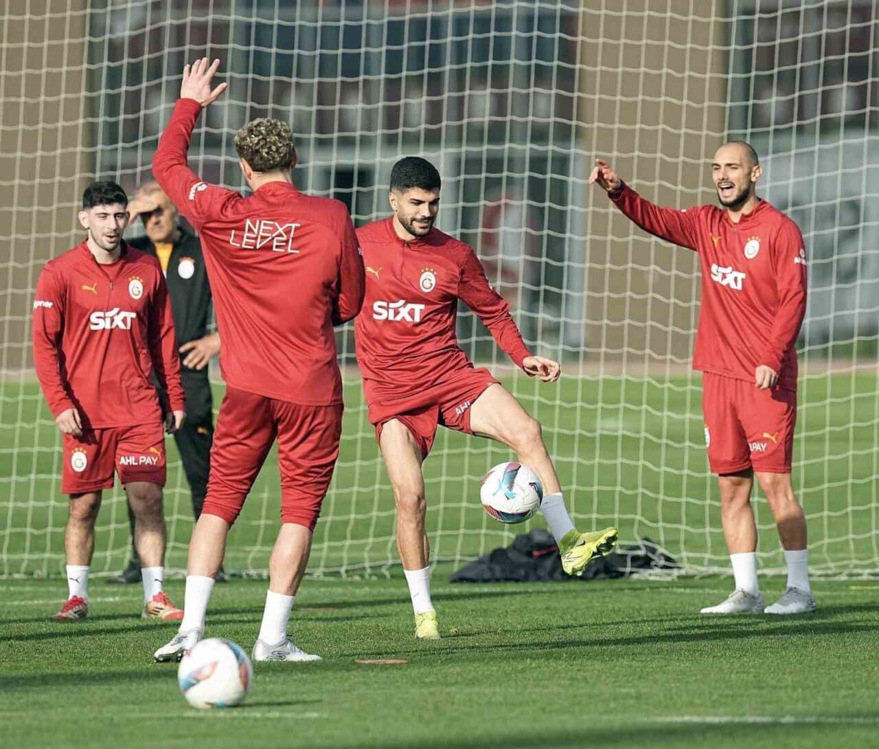 Galatasaray, Beşiktaş ile yapacağı derbi maçı için Kemerburgaz Metin Oktay