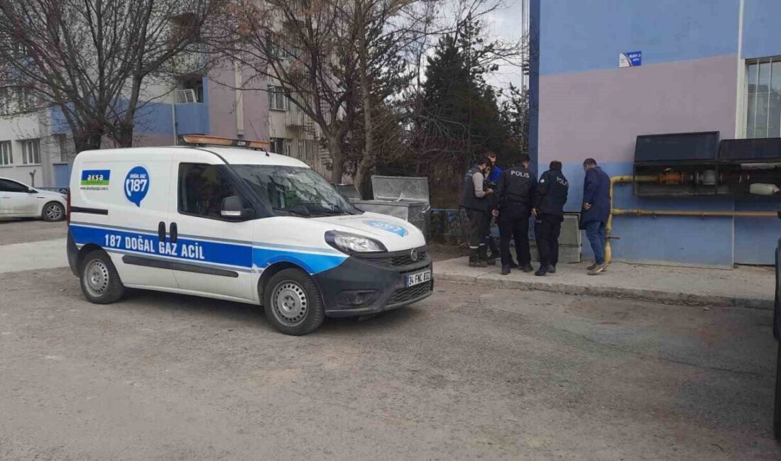 Sivas’ta Yoğun Gaz Sızıntısı Nedeniyle Paniğe Yol Açan Olay Yaşandı Sivas'ta Kadıburhanettin Mahallesi'nde yoğun gaz sızıntısı paniğe yol açtı. Olay,