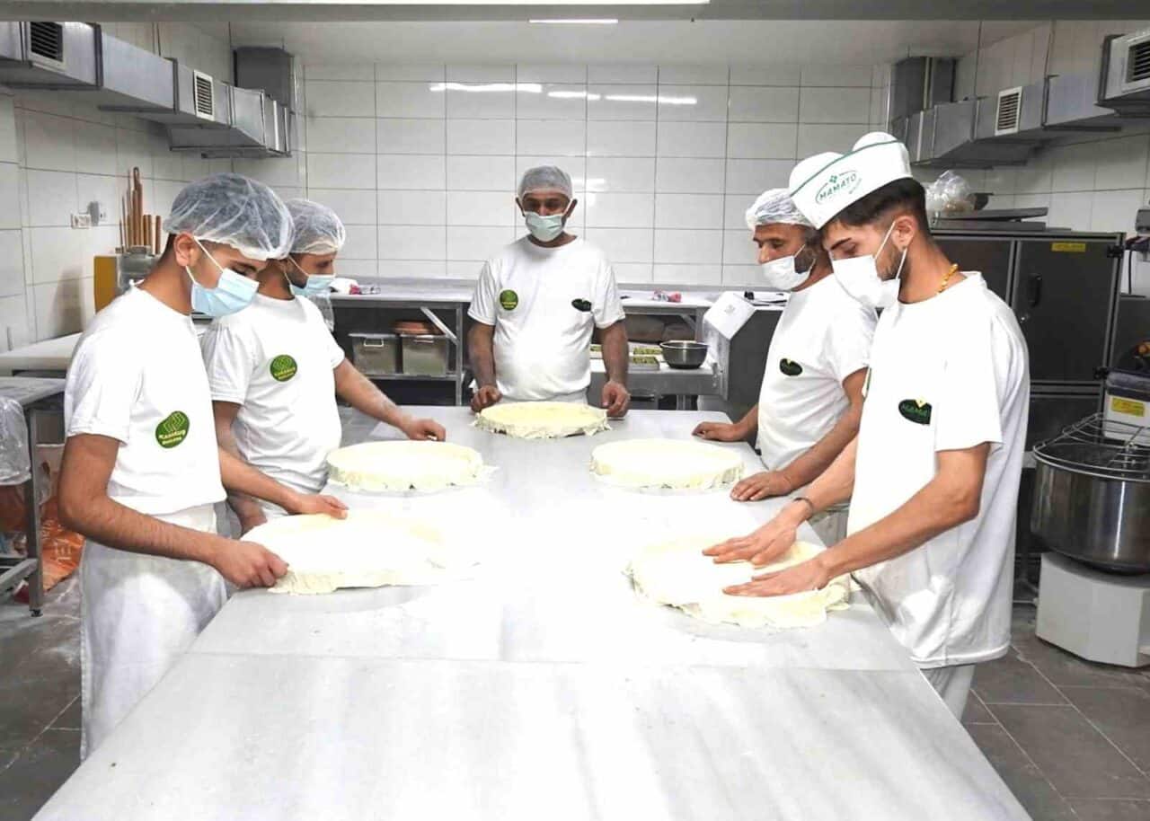 Gaziantep'teki baklava işletmeleri, Ramazan Bayramı'na hazırlık için üretimi iki katına