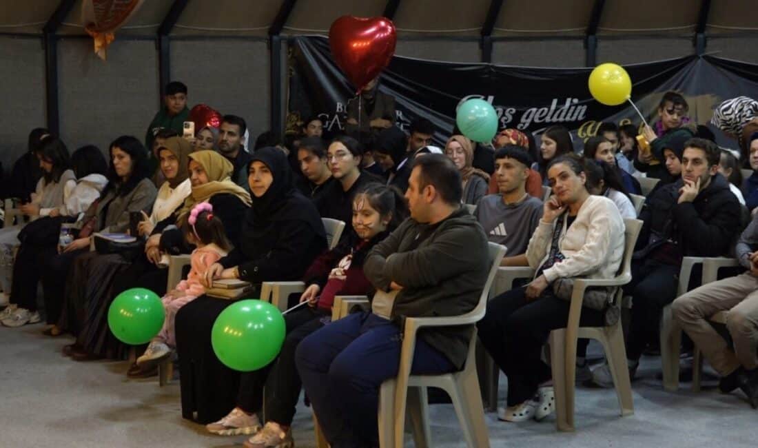 Gaziantep’te Kadir Gecesi’ne Özel Düzenlenen “İlla Edep” Söyleşisi Büyük İlgi Gördü Gaziantep Büyükşehir Belediyesi, Ramazan etkinlikleri kapsamında Nurullah Genç'in katıldığı "İlla