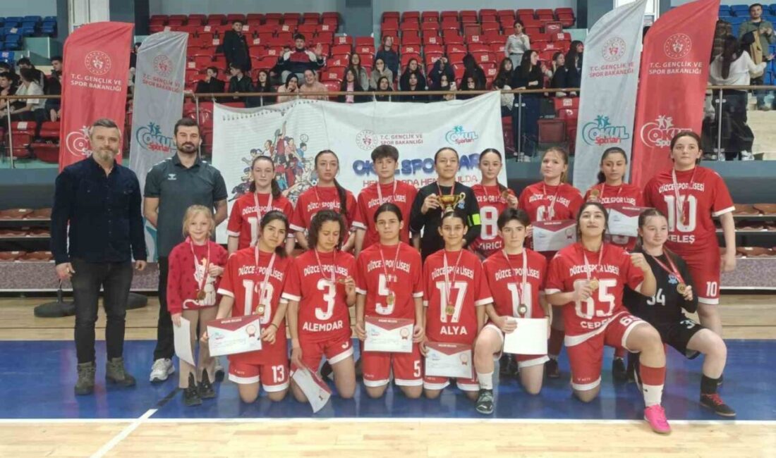 Düzce’de Genç Kızlar Futsal Müsabakalarında Şampiyonluğu Düzce Spor Lisesi Elde Etti Düzce'deki genç kızlar A futsal müsabakalarını Düzce Spor Lisesi kazandı.