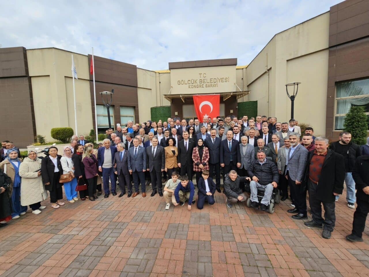 Gölcük'te düzenlenen Kent Bayramlaşması, birçok temsilcinin katılımıyla yapıldı. Gölcük Belediye