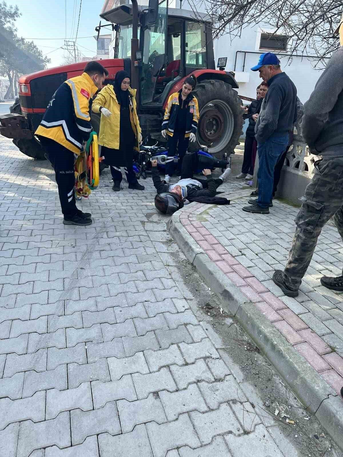 Balıkesir’in Gönen ilçesinde, Hasanbey Mahallesi'nde traktör ile motosiklet arasında çarpışma