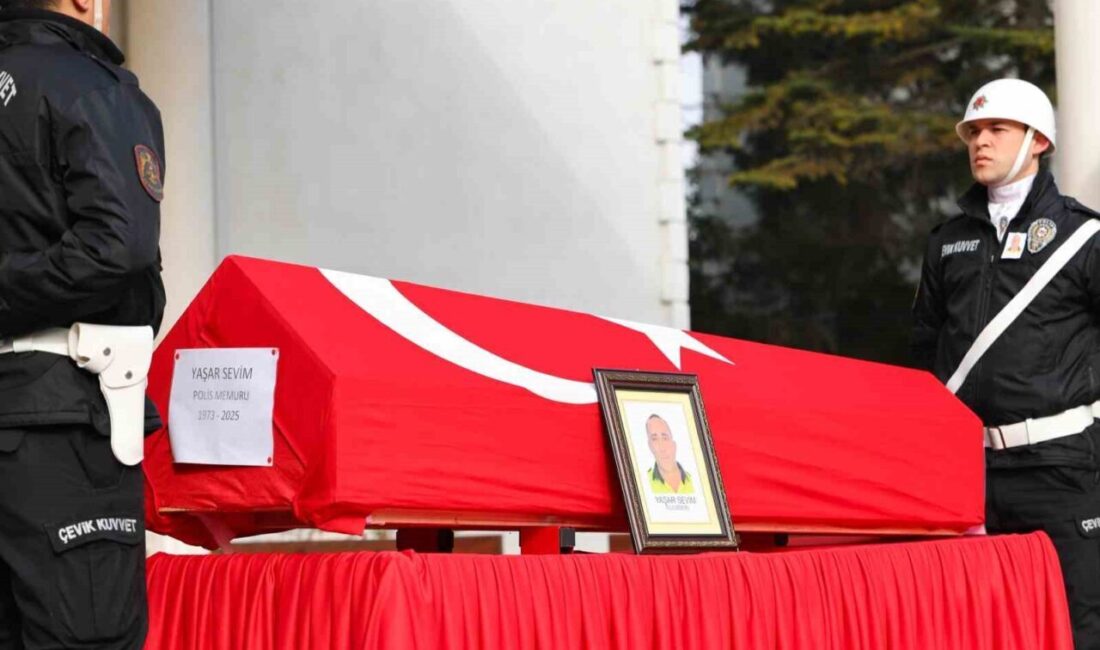 Sapanca’da Kalp Krizi Geçiren Polis Memuru Son Yolculuğuna Uğurlandı Sakarya'nın Sapanca ilçesinde, 52 yaşındaki polis memuru Yaşar Sevim, görevi