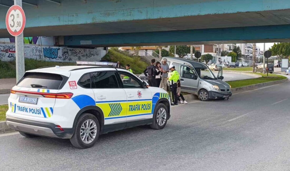 Manavgat’ta Hafif Ticari Araç Refüje Çıktı: Bir Yaralı Var Manavgat'ta Eski Hisar Mahallesi'nde Aylin E. yönetimindeki hafif ticari araç,