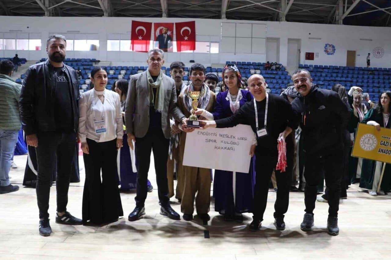 Hakkari'de yapılan "Halk Oyunları İl Birinciliği Yarışması" sona erdi. Gençlik