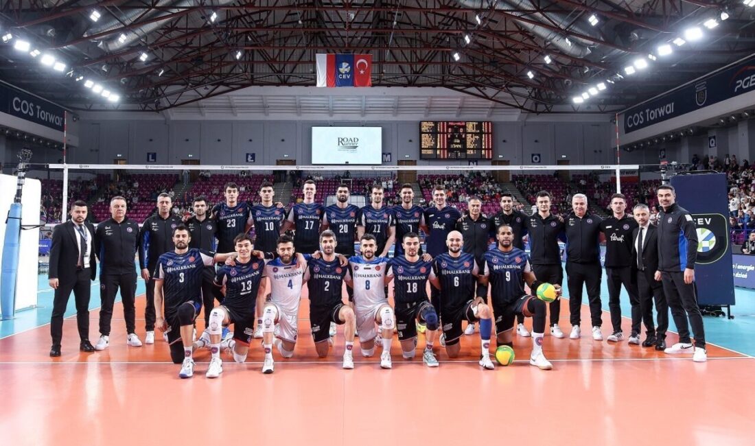 Halkbank, 2025 CEV Şampiyonlar Ligi’nde PGE Projekt Warszawa’yı geçerek dörtlü finale yükseldi. Halkbank, 2025 CEV Şampiyonlar Ligi çeyrek finalinde PGE Projekt Warszawa'yı