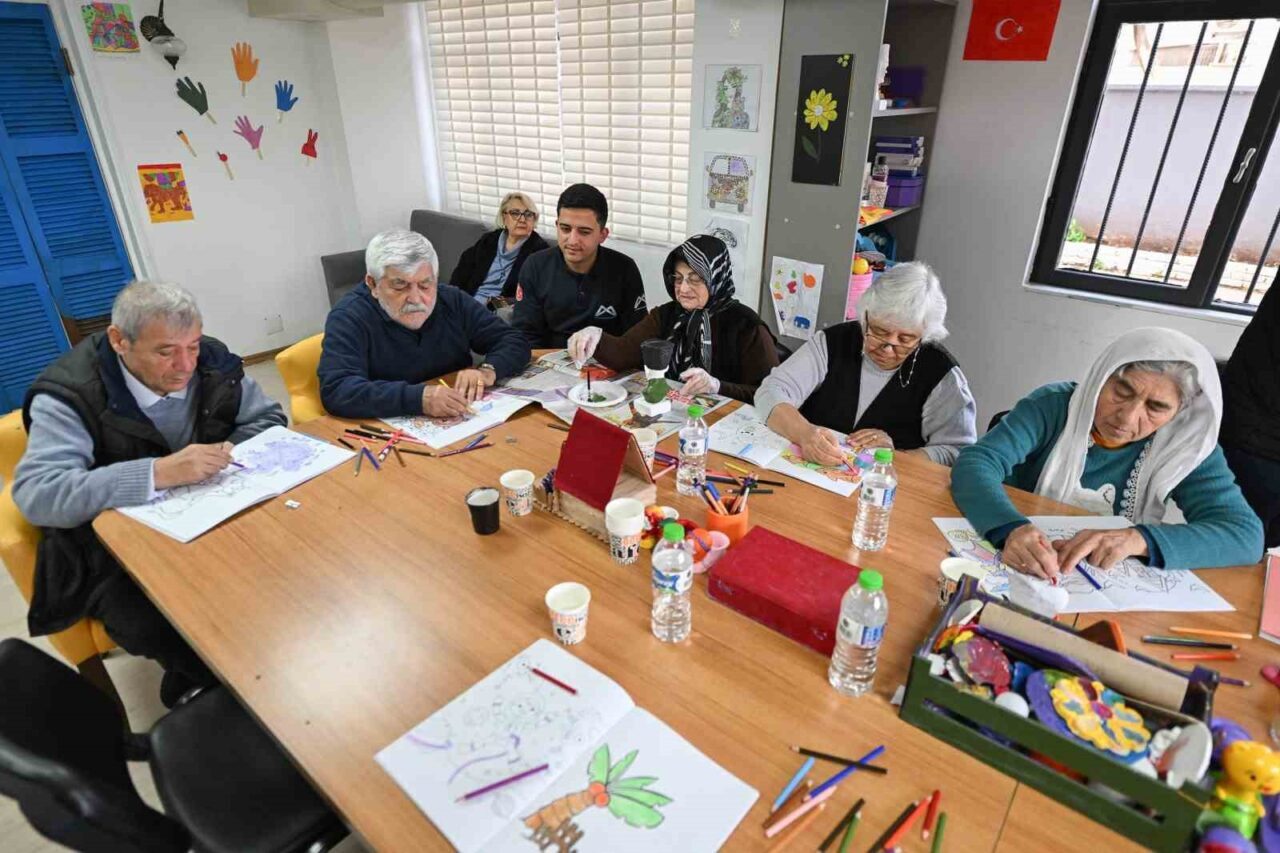Mersin Büyükşehir Belediyesi'nin 'Gülümse Alzheimer Yaşam Merkezi', Alzheimer hastalarına ve