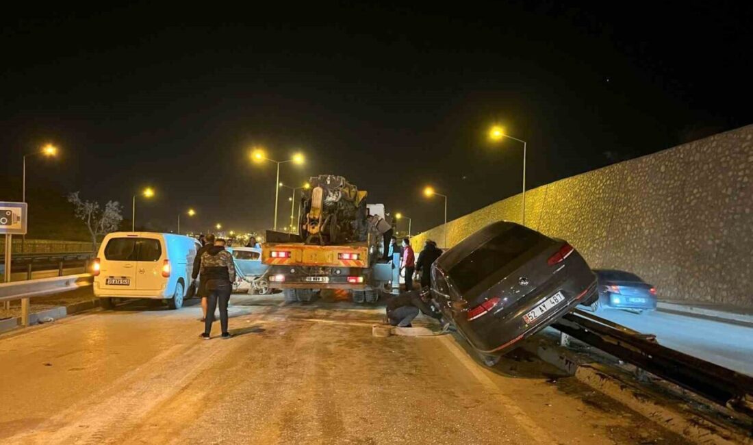 Hatay’da Zincirleme Trafik Kazasında 2 Yaralı! Hatay'ın Antakya çevre yolunda meydana gelen zincirleme trafik kazasında 2