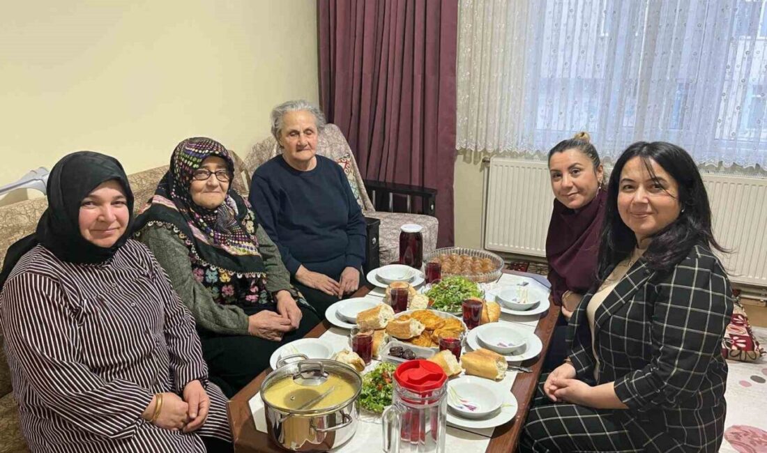 Kocaeli’de Ramazanda İhtiyaç Sahibi Ailelere İftar Yemekleri Ulaştırılıyor Kocaeli Büyükşehir Belediyesi, "Komşuluk Hakkı" projesi ile Ramazan'da ihtiyaç sahiplerine