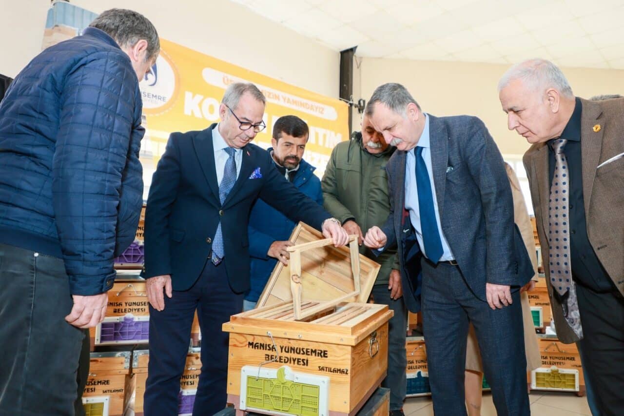 Yunusemre Belediyesi, 150 üreticiye toplam 300 arı kovanı dağıtarak arıcılığı