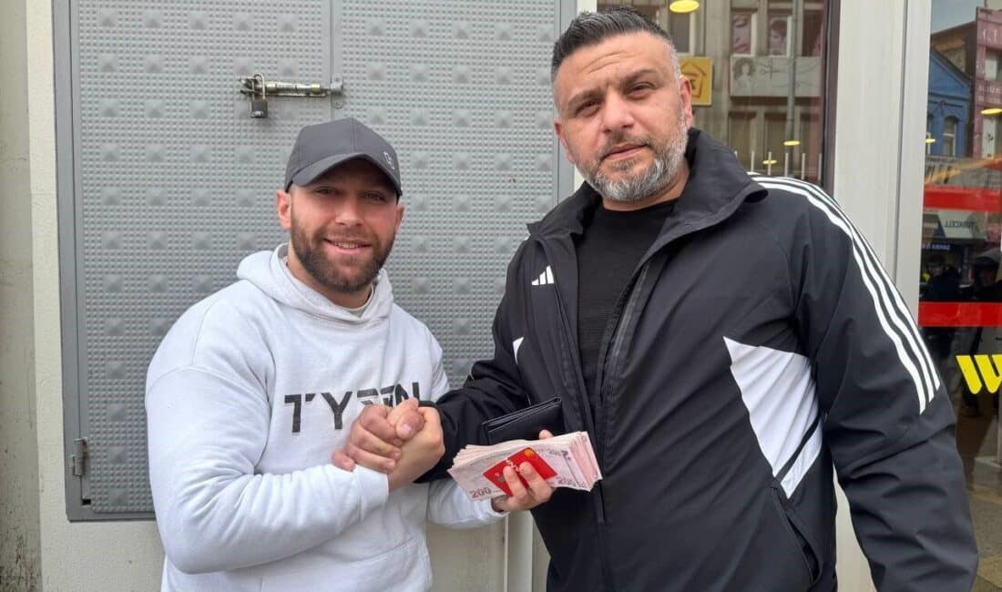 Zonguldak’ta Taksici, ATM’de Bulduğu 20 Bin Lirayı Sahibine Ulaştırdı Zonguldak'ta Hasan Kıran, bir ATM’de bulduğu 20 bin lirayı ve
