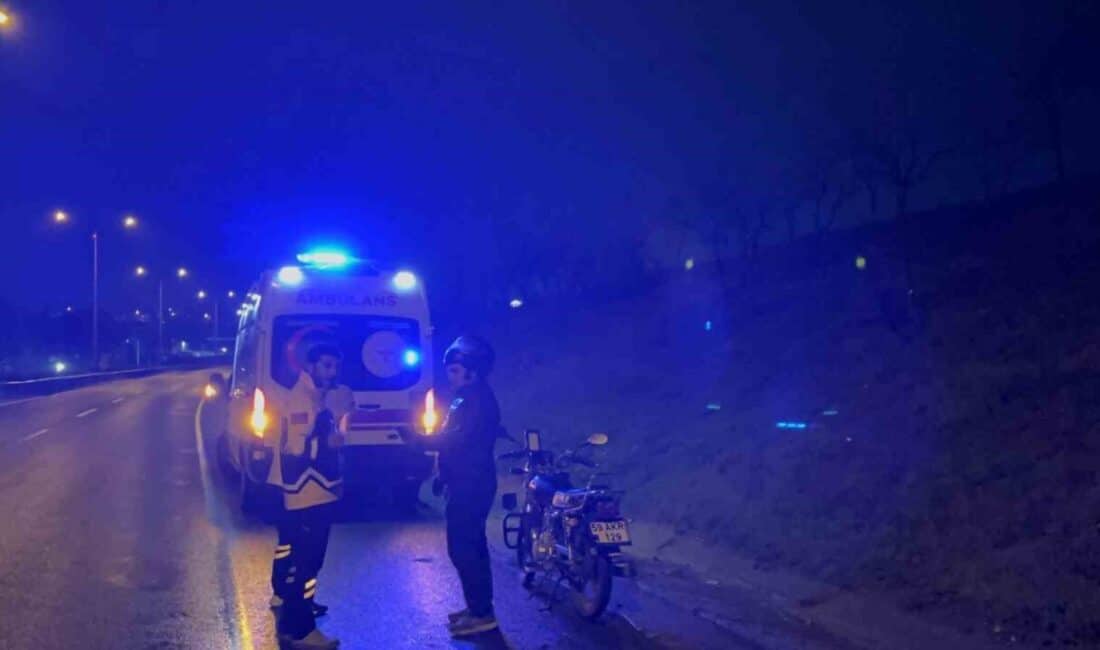 Tekirdağ Çorlu'da Hüseyin Köç, motosiklet kazasına karışan bir vatandaşa yardım