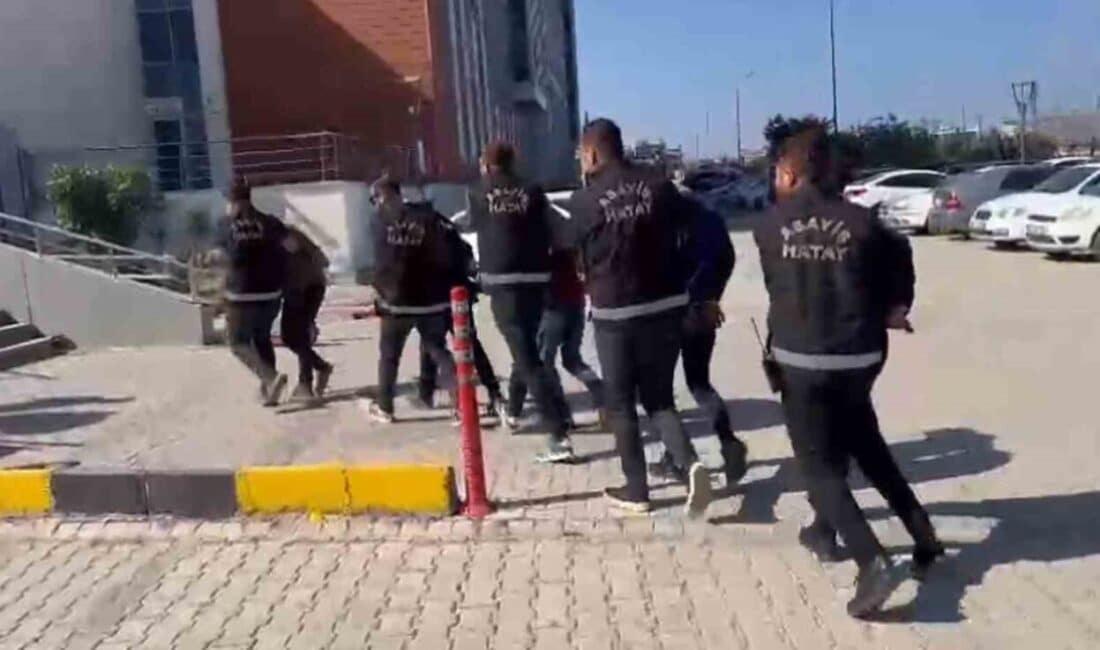 Hatay’da Aranan 5 Şahıs Emniyet Ekiplerince Yakalandı Hatay'da Emniyet Müdürlüğü, aranan suçluların yakalanmasına yönelik çalışmalarda 5 kişiyi
