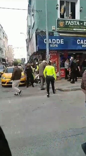 İskenderun’da Silahlı Kavga: 1 Yaralı, Şüpheli Gözaltında Hatay'ın İskenderun ilçesinde çıkan silahlı çatışmada İ.D. bacağından vuruldu. M.Ş.Ö.