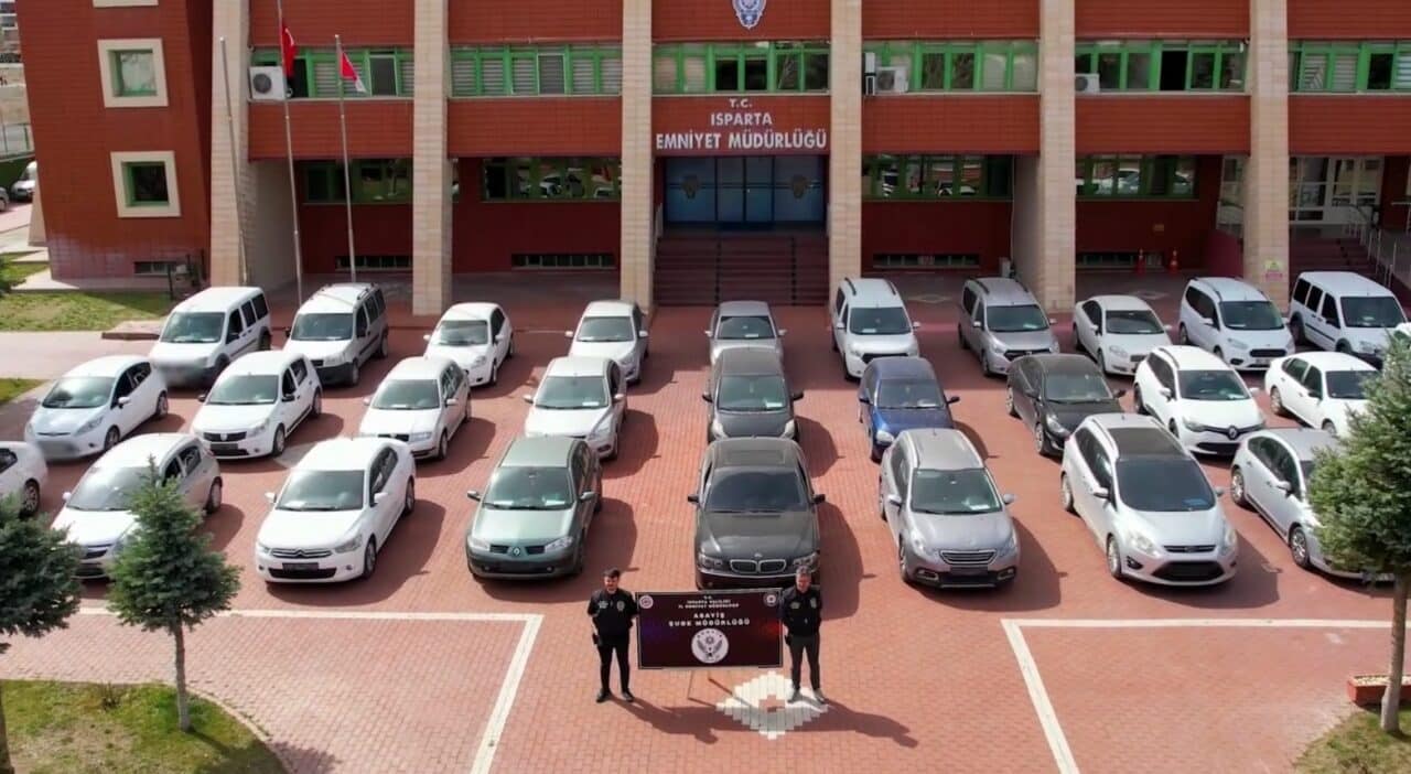 Isparta merkezli düzenlenen operasyonda, deprem bölgesinde hasarlı 30 aracın şasi