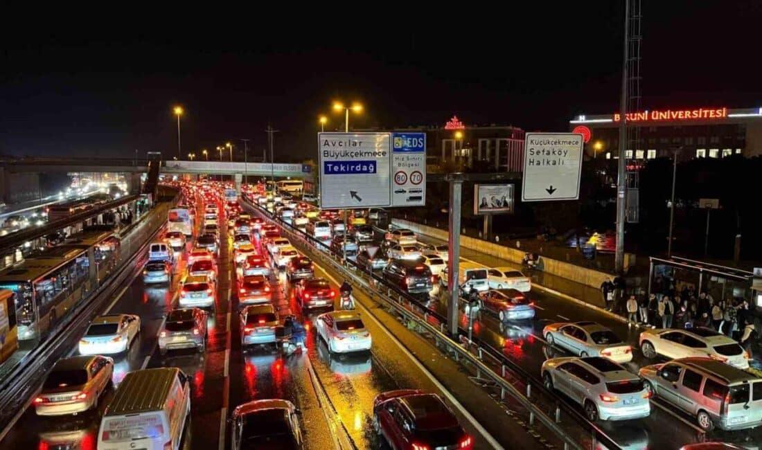 İstanbul’da Bayramın İkinci Günü Trafik Yoğunluğu Yüzde 74’e Ulaştı İstanbul'da Ramazan Bayramı'nın ikinci gününde, yağmurun etkisiyle trafik yoğunluğu yüzde