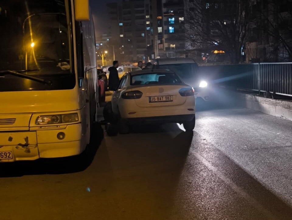 İzmir'in Bayraklı ilçesinde motosikletli maskeli saldırgan, otomobildeki Onur Gül ve