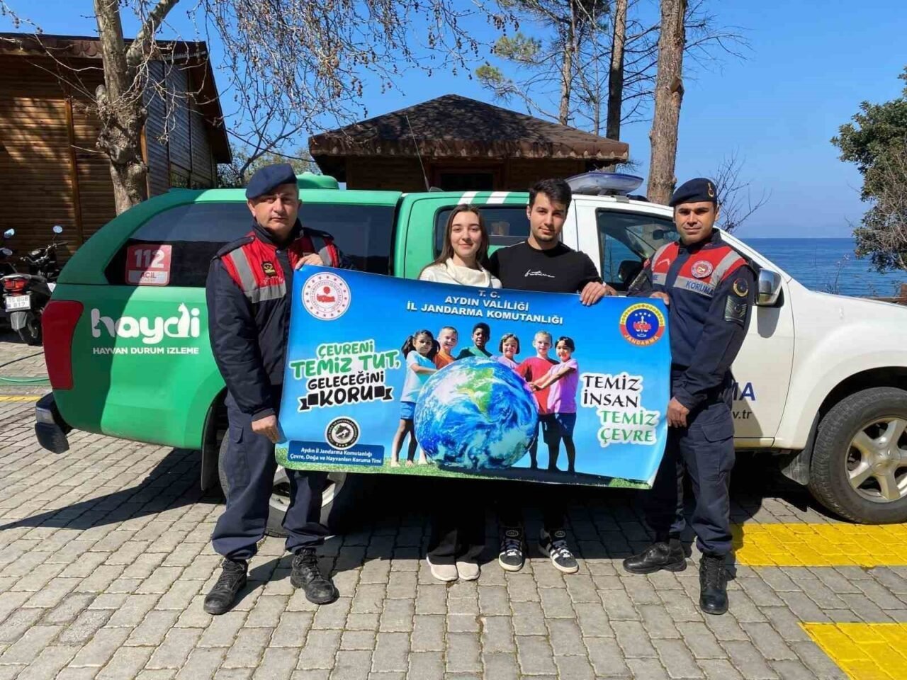 Aydın’ın Kuşadası ilçesinde jandarma ekipleri, "Temiz İnsan Temiz Doğa" mottosuyla