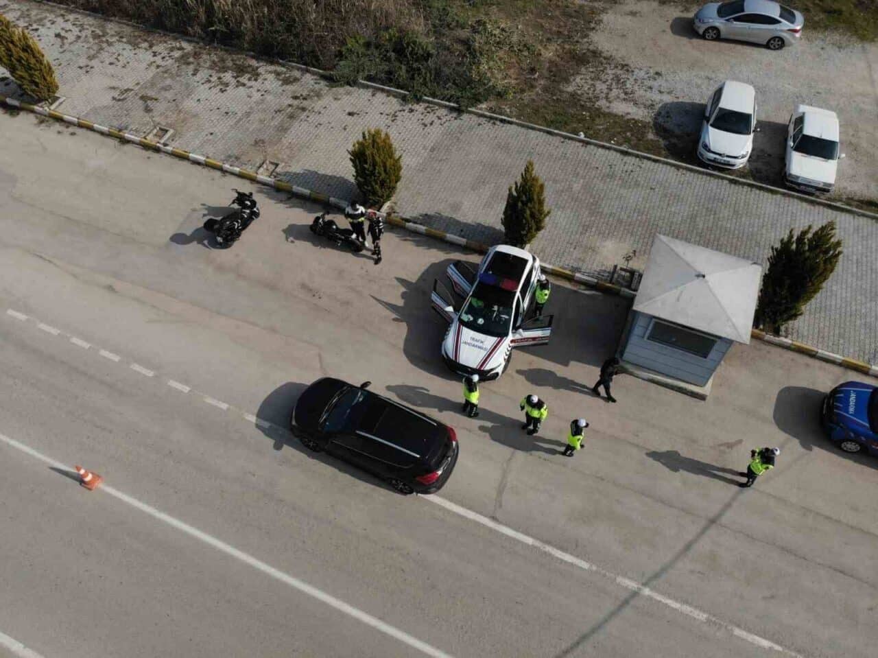 Bursa'da Jandarma Trafik Şube Müdürlüğü, motosiklet sürücülerine yönelik dron destekli