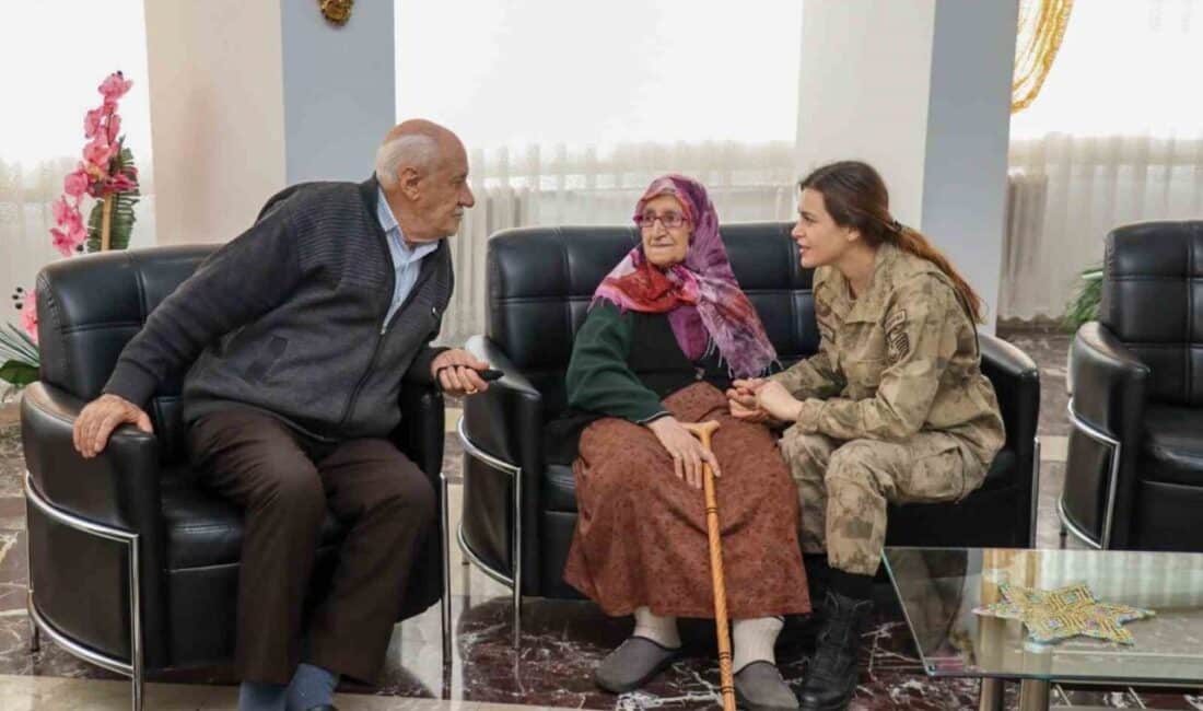 Elazığ’da Jandarma Ekipleri, Huzurevi Sakinleriyle Birlikte Pasta Kesti Elazığ İl Jandarma Komutanlığı, Yaşlılara Saygı Haftası kapsamında Gazi Huzurevi’ni