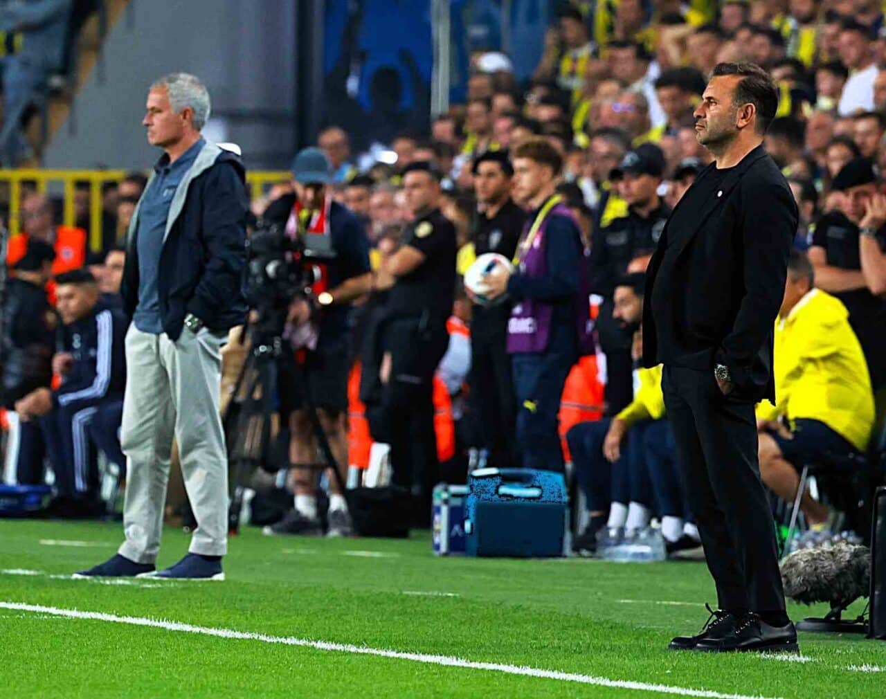 Fenerbahçe Teknik Direktörü Jose Mourinho ve Galatasaray Teknik Direktörü Okan