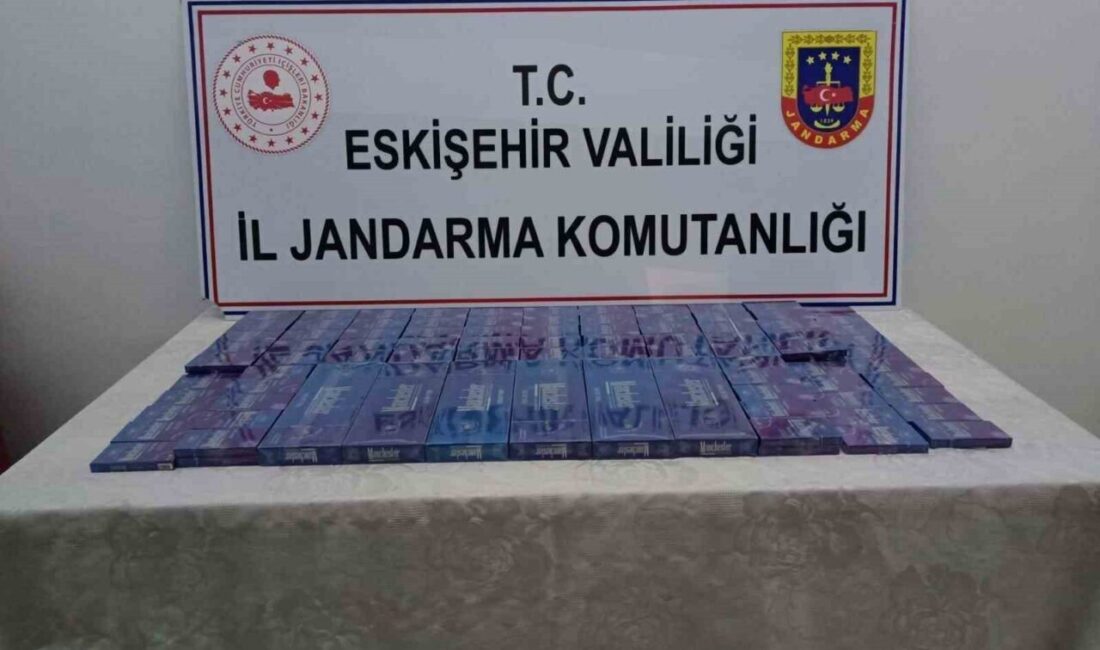 Eskişehir’de yasadışı sigara ticareti yapan bir şahıs hakkında soruşturma açıldı, 200 paket kaçak sigara ele geçirildi. Eskişehir İl Jandarma Komutanlığı, Tepebaşı İlçesi'nde kaçak sigara satan bir