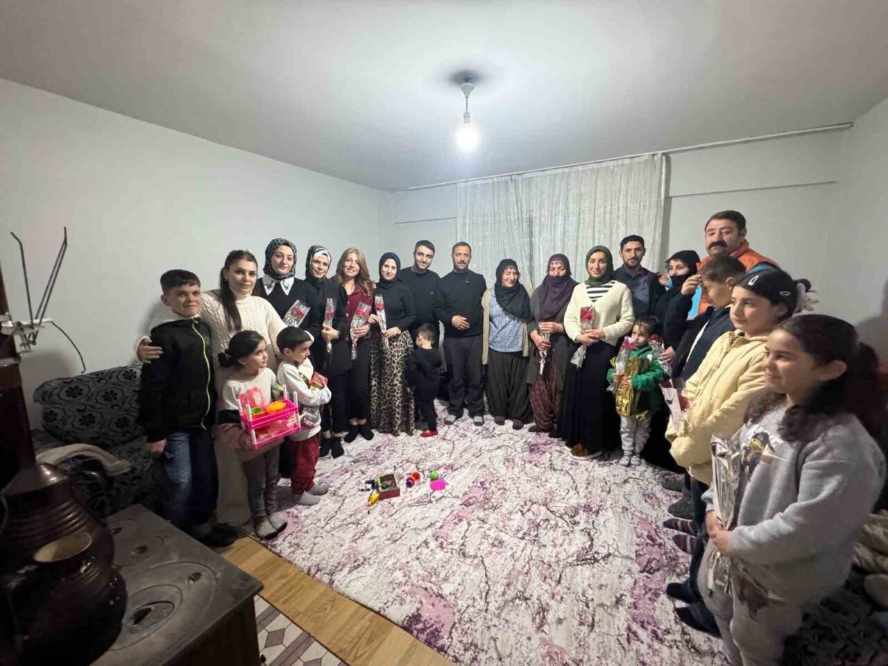 Elazığ'da bir kursta çalışan öğretmenler, 2010'daki depremin etkilediği Okçular köyündeki