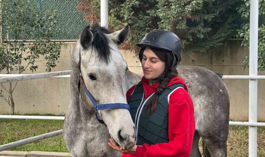 Kocaeli Üniversitesi Atçılık Meslek Yüksekokulu, kadın öğrencilerinin binicilikteki başarılarıyla öne