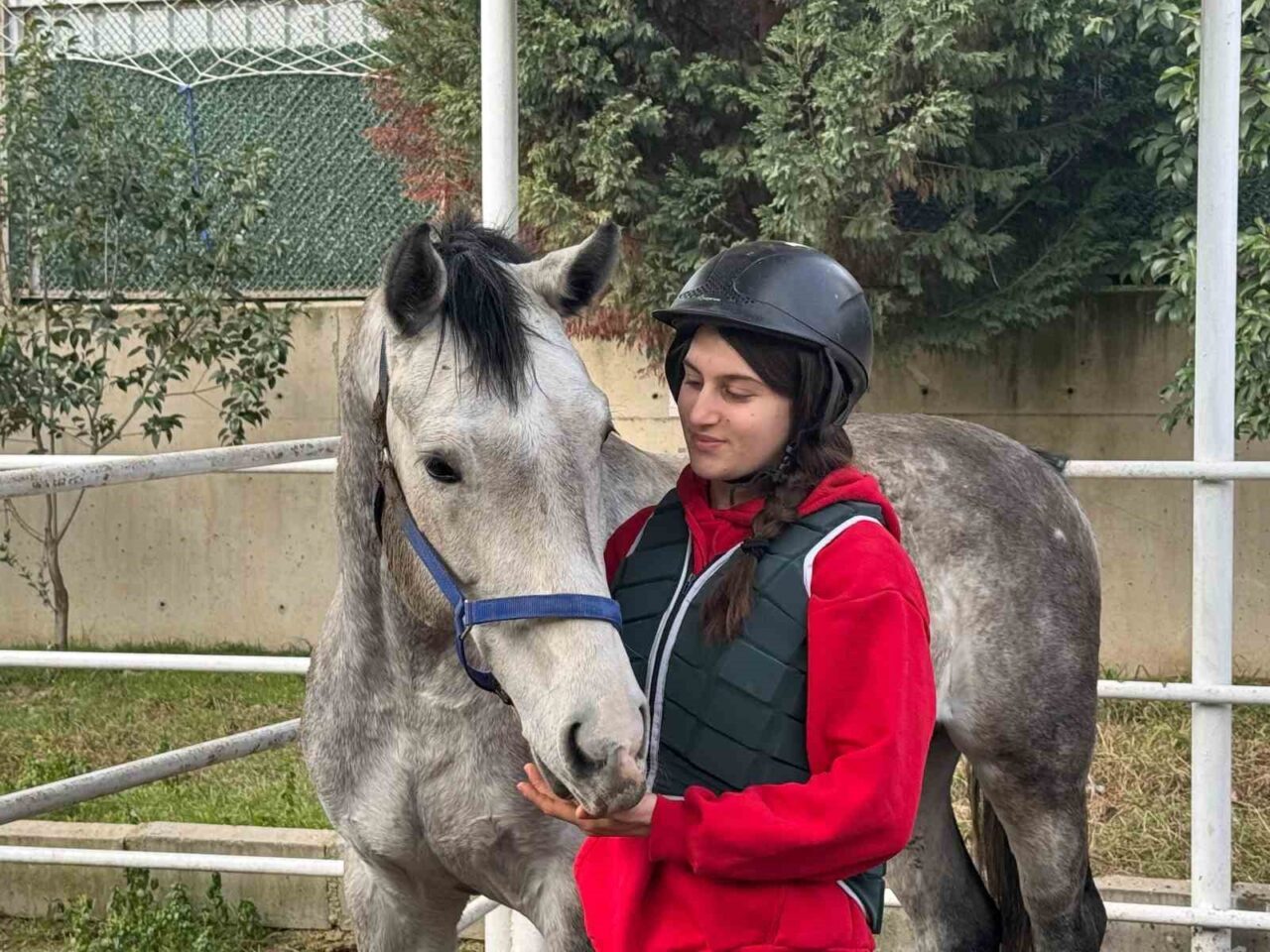 Kocaeli Üniversitesi Atçılık Meslek Yüksekokulu, kadın öğrencilerinin binicilikteki başarılarıyla öne