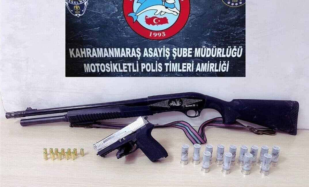 Kahramanmaraş’ta Polis Operasyonu: 49 Şüpheli Tutuklandı, Kaçak Malzemelere El Konuldu Kahramanmaraş'ta polis, çeşitli suçlardan aranan 76 şüpheliden 49'unu tutukladı. Operasyonlarda