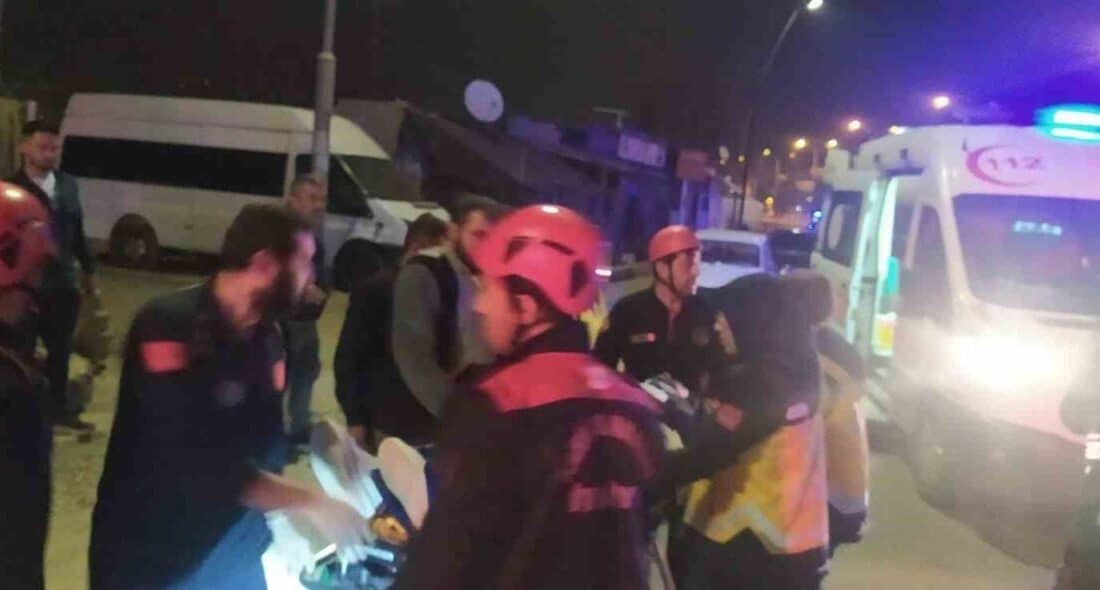 Kahramanmaraş’ta meydana gelen trafik kazasında 1’i ağır toplam 5 kişi yaralandı. Kahramanmaraş'ın Onikişubat ilçesinde meydana gelen trafik kazasında, O.Ü. yönetimindeki Fiat