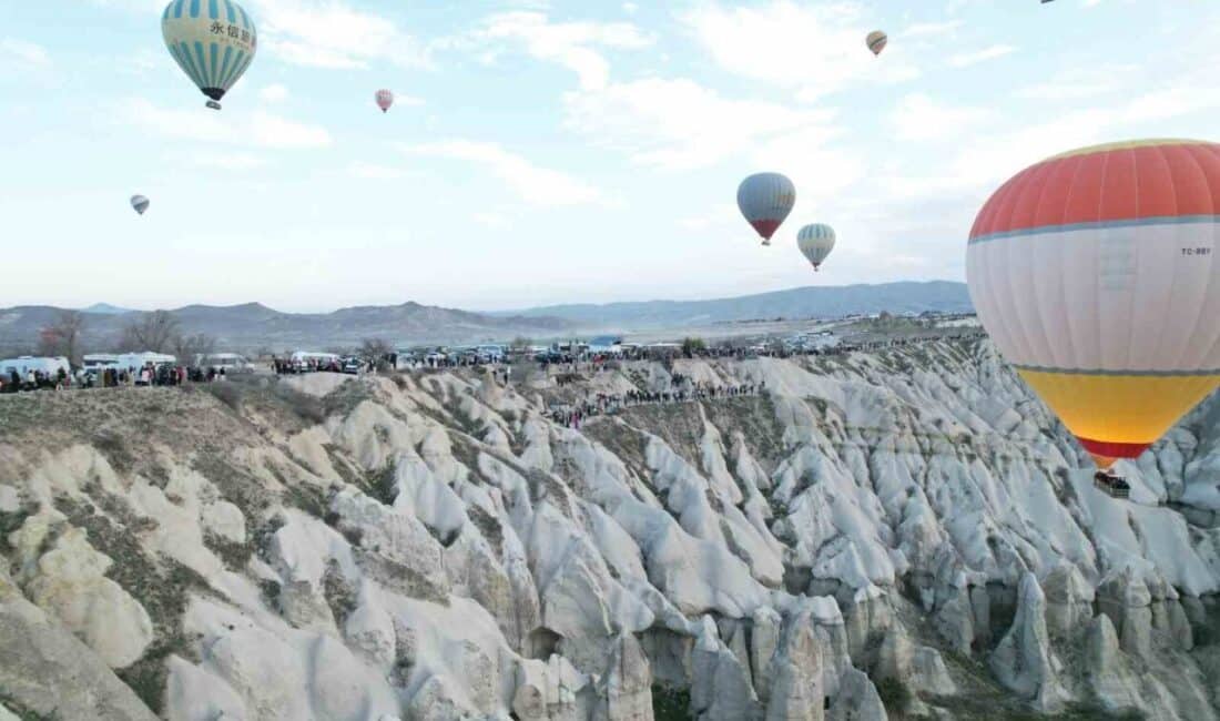 Kapadokya, Ramazan Bayramı dolayısıyla yerli ve yabancı turistlerle dolup taştı.